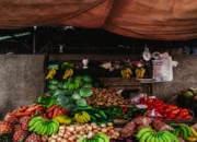 Harga Bahan Pokok Saat Natal 2025 di Pasar Madiun Terpantau Stabil