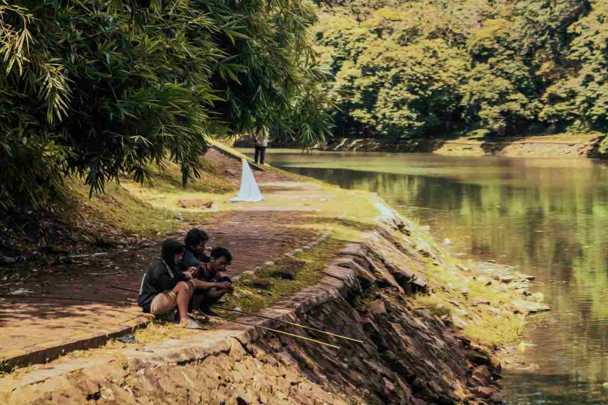 Ilustrasi suasana memancing