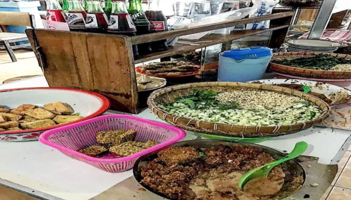 7 Warung Pecel Blitar yang Wajib Dicoba, Lengkap Alamat dan Jam Buka